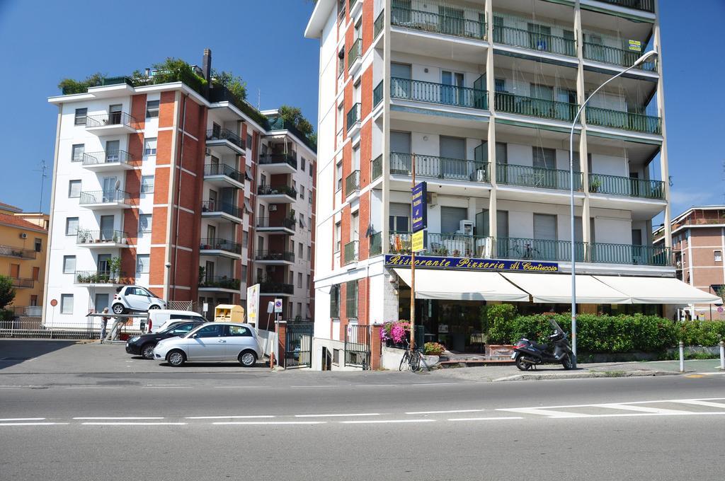 Apartment Montebello Parma Cameră foto